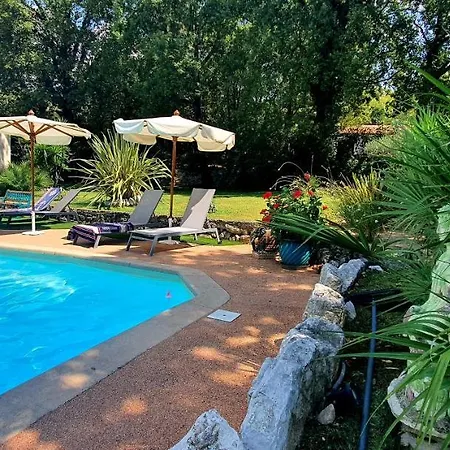 Les Bergeries Bed & Breakfast *
