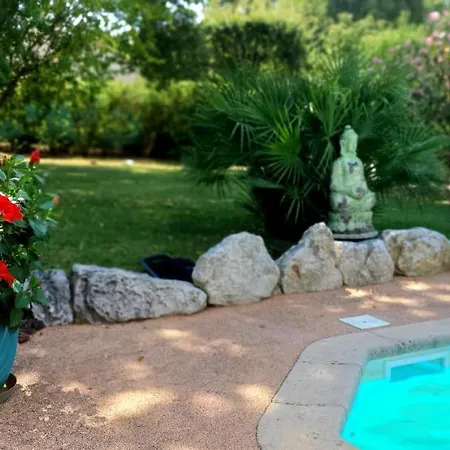 Les Bergeries Bed & Breakfast *